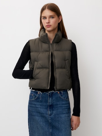 Pull&Bear Vest in Brown: front