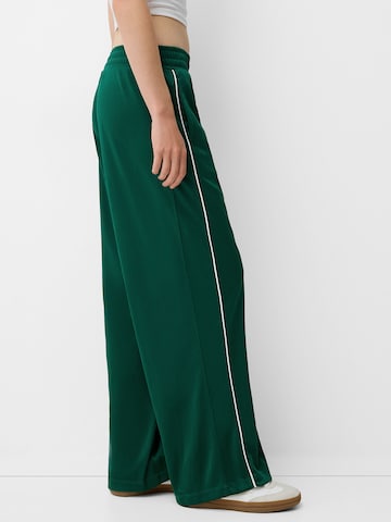 Wide leg Pantaloni di Bershka in verde