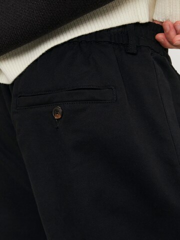 JACK & JONES Loosefit Chino nadrág 'Karl Lawrence' - fekete