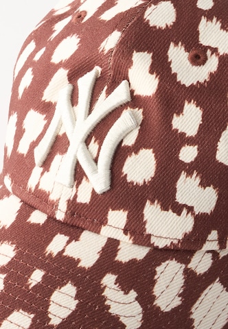 Cappello da baseball '9TWENTY NEYYAN' di NEW ERA in marrone