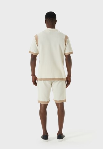 Tenue d'intérieur Tom Barron en beige : derrière