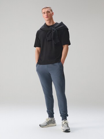Next Tapered Hose 'Active Training Division' in Grau