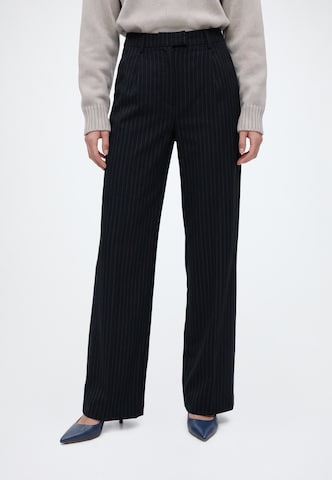 Lollys Laundry - Pierna ancha Pantalón plisado 'Tyler' en azul: frente