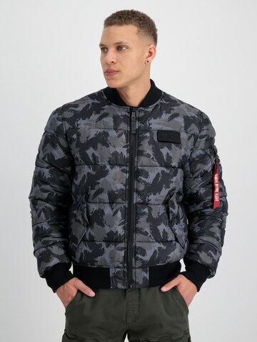 ALPHA INDUSTRIES Prechodná bunda 'Camo' - Sivá: predná strana