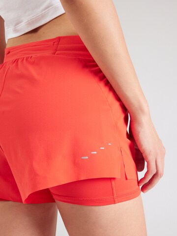 NIKE - regular Pantalón deportivo en rojo