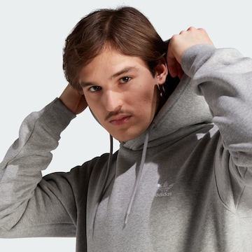 Sweat-shirt 'Trefoil Essentials' ADIDAS ORIGINALS en gris