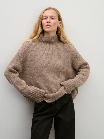 ABOUT YOU x Marie von Behrens Pullover in Beige: Vorderseite