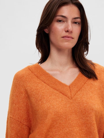 SELECTED FEMME Neulepaita 'Maline' värissä oranssi