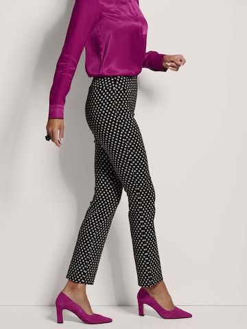 MADELEINE Regular Broek in Zwart