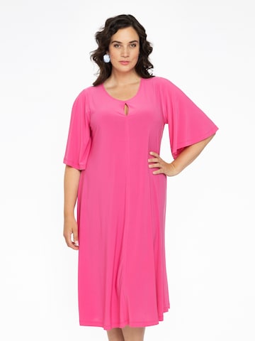 Yoek Dress in Pink: front