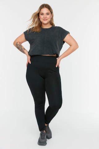 Trendyol Curve - Skinny Leggings en negro