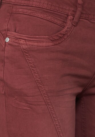 STREET ONE Slimfit Jeans in Rot