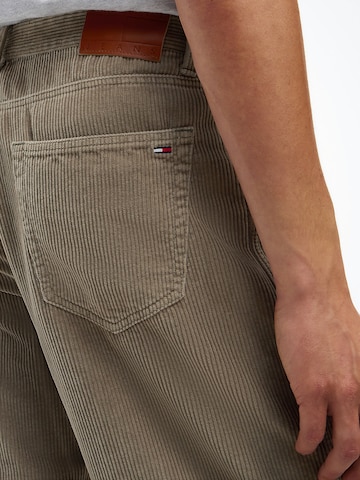 Tommy Jeans Regular Housut 'Jaimie' värissä vihreä