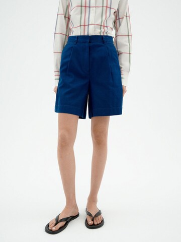 Thinking MU Loose fit Pleat-Front Pants 'Lia' in Blue: front