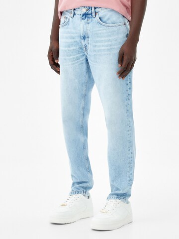 Bershka Regular Jeans in Blauw: voorkant