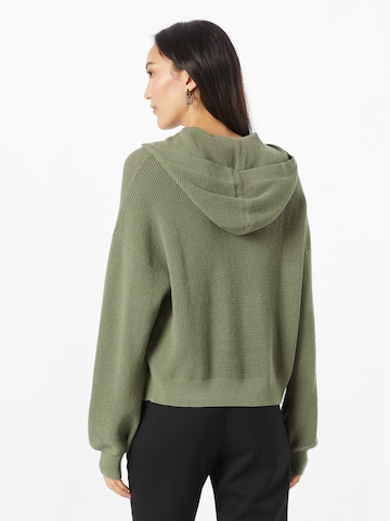 ESPRIT Пуловер в зелено