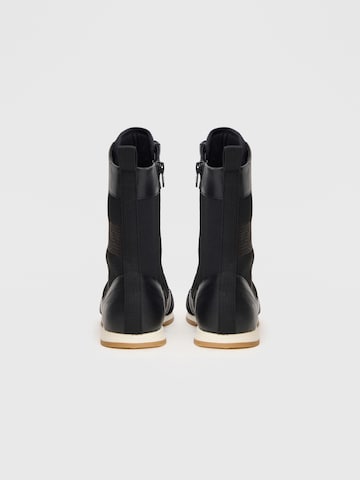 VAGABOND SHOEMAKERS Сапоги на шнуровке 'YASMIN' в Черный