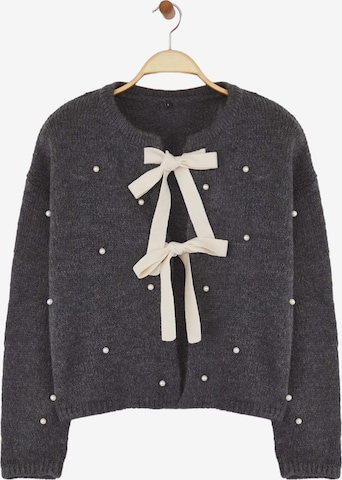 Trendyol Strickjacke in Grau: Vorderseite