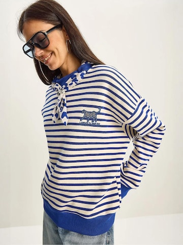 Felpa di Bianco Lucci in blu