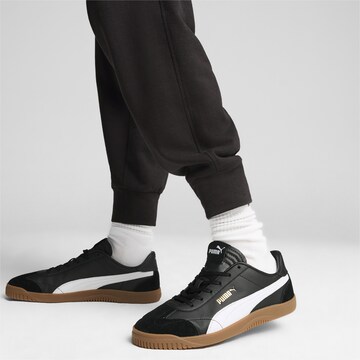Baskets basses 'Club 5v5' PUMA en noir : devant