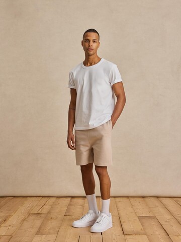 DAN FOX APPAREL Loosefit Shorts 'Sean' in Beige