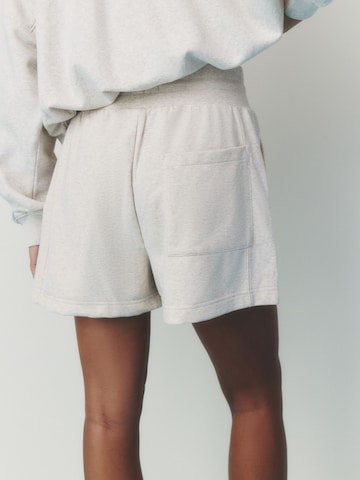 self. Regular Broek in Beige