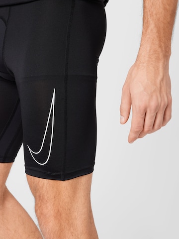 NIKE Skinny Sporthose in Schwarz