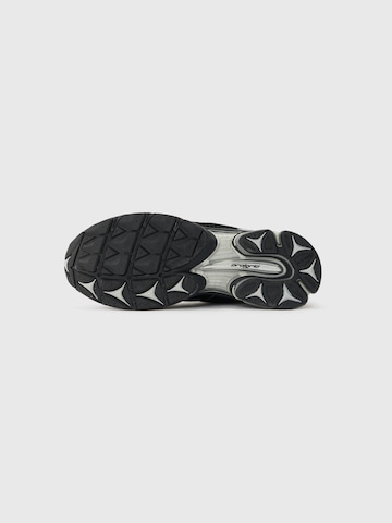 Sneaker low 'PROGRID TRIUMPH 4' de la saucony pe negru