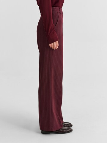 regular Pantaloni con piega frontale 'Zariana 1' di TATUUM in rosso
