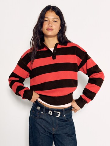 Bershka Sweater in Brown: front