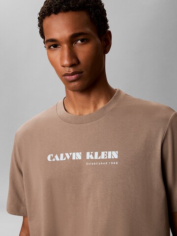 T-Shirt Calvin Klein Jeans en marron