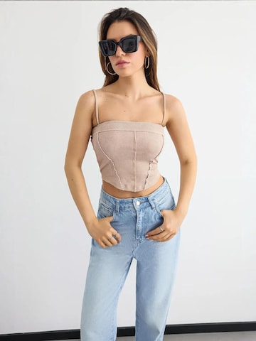 Hiccup Top in Beige: voorkant