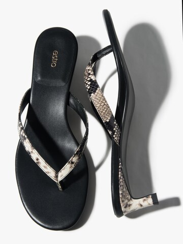 Estro - Sandalias con hebilla '203-24105-33' en negro