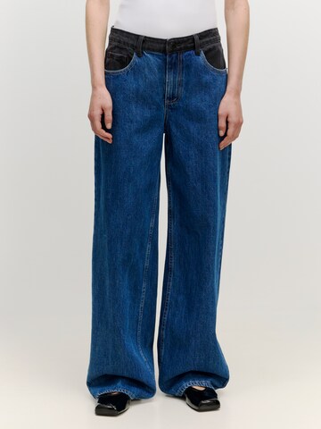 EDITED Flared Jeans 'Maleah' in Blau: Vorderseite