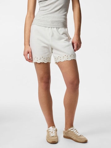Loosefit Pantalon 'PCChilli' PIECES en blanc : devant