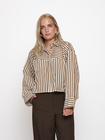 Peppercorn Shirt 'Sadie' in Brown: front