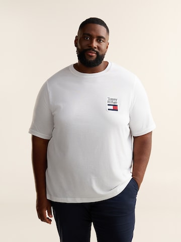 balts TOMMY HILFIGER T-Krekls 'BRAND LOVE': no priekšpuses