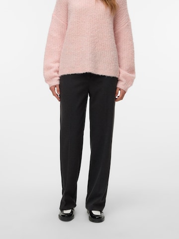 regular Pantaloni con pieghe 'VMVega' di VERO MODA in grigio: frontale