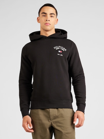 TOMMY HILFIGER Sweatshirt 'Arched Varsity' i svart: framsida