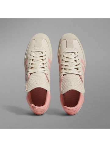 ADIDAS - Calzado deportivo en beige