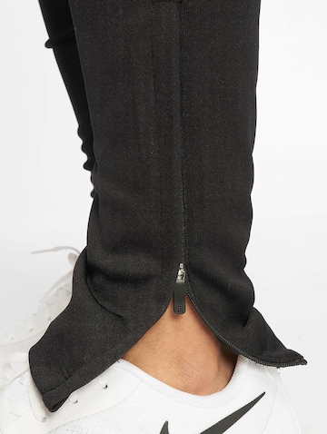 JAKO Slimfit Sporthose 'Classico' in Schwarz