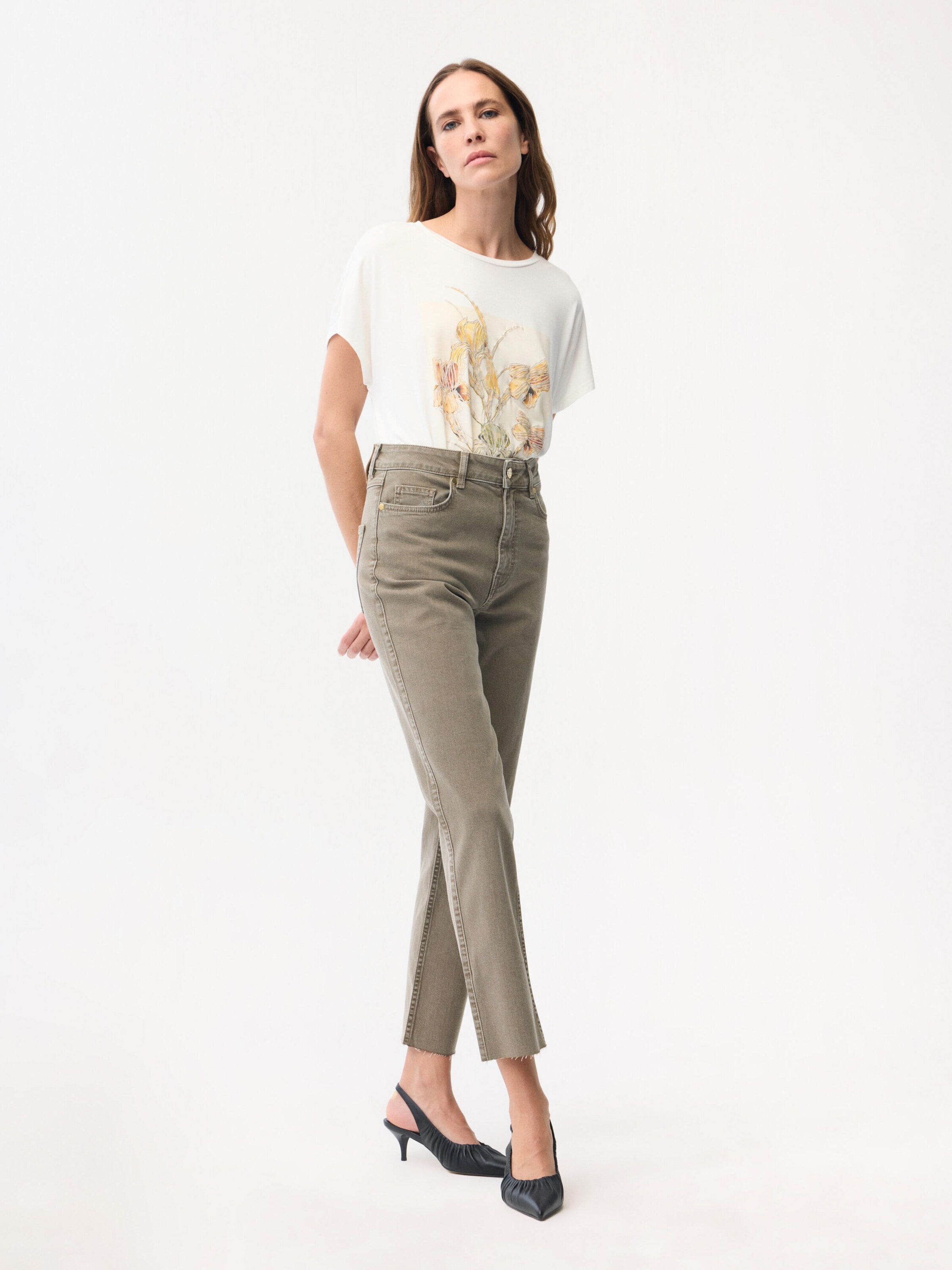 adl Tapered Jeans in Brown