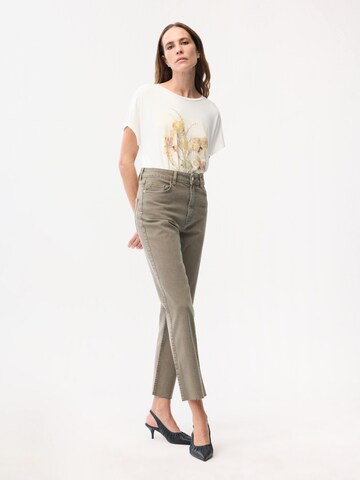 adl Tapered Jeans in Bruin
