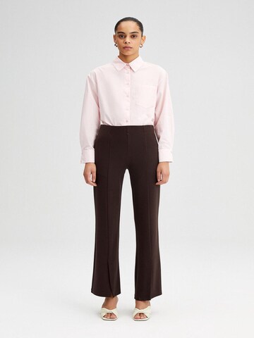 Pantalon Touche Prive en marron : devant