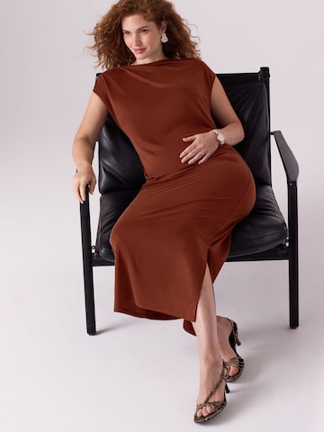 Next - Vestido en marrón