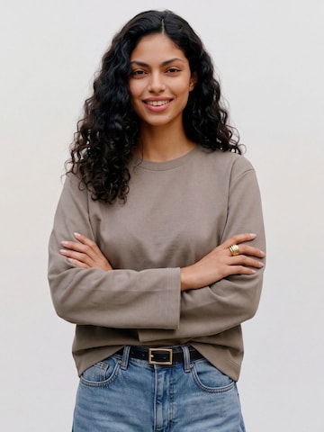 Aware Shirt 'AWNaima' in Grey: front