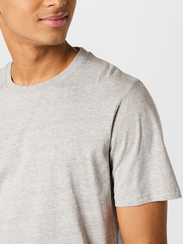 T-Shirt 'Marais' Les Deux en gris