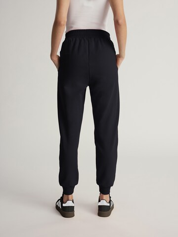 VERSTIQUE Regular Pants in Black