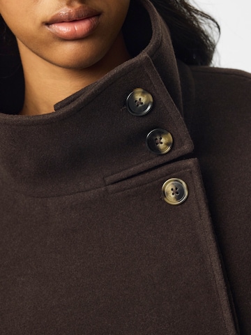 Cappotto di mezza stagione di PIECES in marrone