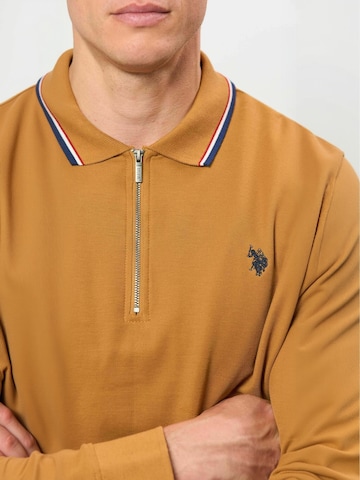 U.S. POLO ASSN. Regularny krój Koszula ' UMDenver ' w kolorze brązowy